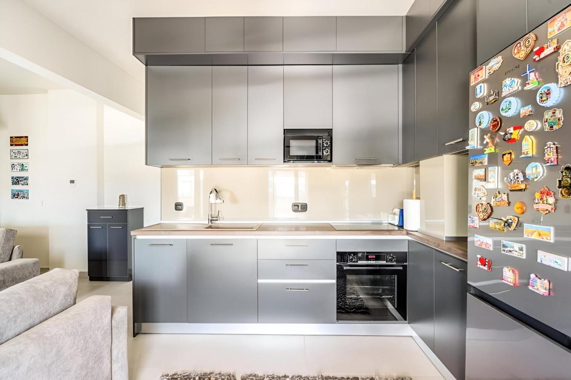 Elegant, Modern & Spacious Apartment In Thessaloniki With Balcony Exterior photo